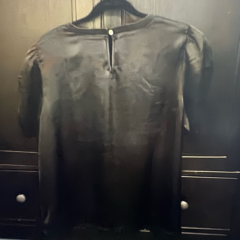 DR2 Black Ruched Short Sleeve Blouse - Picture 4 of 4